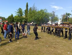 Simulasi Sispamkota Polres PolmanAnarkis, Demo Dibubarkan dengan Water Canon