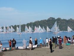 63 Perahu Sandeq Berlomba Meriahkan Hari Jadi Sulbar ke 20 Tahun