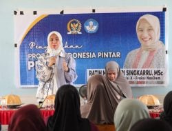 Ratih Salurkan Bantuan PIP ke Ratusan Siswa