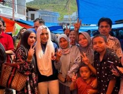 Blusukan di Pasar Pambusuang, Siti Rahmawati Diserbu Pedagang hingga Pembeli