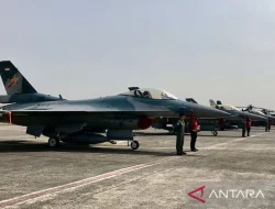 TNI AU Kerahkan 4 F-16 Kawal Pesawat Tamu Negara Datang Pelantikan