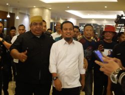 Ribuan Relawan dan Simpatisan Sambut Andalan Hati di Lokasi Debat Pilgub Sulsel