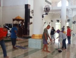 Semangat Gotong-Royong Laskar Laba-Laba: Bersihkan Masjid, Sebarkan Kebaikan