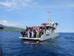 Hari Pahlawan, Lanal Mamuju Bersama PJ Gubernur Tabur Bunga di Teluk Mamuju