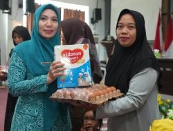 PKK Sulbar Salurkan Paket Bantuan Untuk Balita dan Ibu Hamil di Mateng