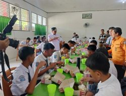 Uji Coba Makan Bergizi Gratis di SMAN 1 Kalukku,