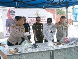 Kejari Majene Musnahkan Barang Bukti Narkoba Hingga Sajam