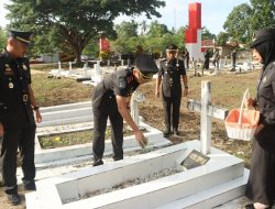Rangkaian HBI ke-75, Imigrasi Polman Gelar Tabur Bunga di Taman Makam Pahlawan