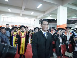 Bakar Semangat Wisudawan UNM, Mentan Amran Motivasi  Generasi Muda Siap Wujudkan Indonesia Emas