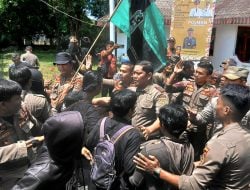 Demo HMI Polman Sempat Ricuh, Tuntut Direktur Perumda dan Kadis P2KBP3A Dicopot