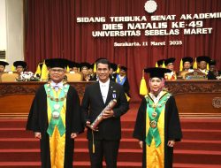 Terima Penghargaan UNS, Mentan Amran Teringat Didikan Ibunda