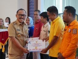 Perkuat Pendidikan Politik, Pemprov Sulbar Serahkan Hibah Parpol Rp2,2 Miliar