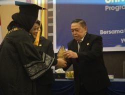 Pesan Salim S Mengga Kepada Wisudawan UT Majene: Jadilah Pemberi Solusi di Tengah Masyarakat