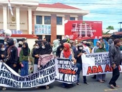 Warga Passairang Demo Putusan PN Polewali Terkait Sengketa Lahan: Tuduh Pengadilan Tidak Netral