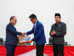 Gubernur Serahkan Ranperda Pertanggungjawaban APBD 2024 ke DPRD Sulbar