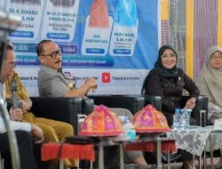 Bedah Buku “SDK Mendayung dari Hulu”, Suraidah: Pendidikan Adalah Warisan Terbaik