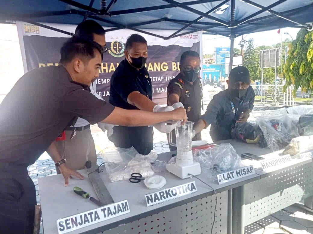 Kejari Majene Musnahkan 16 Gram Sabu dan Ribuan Pil Boje