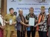 BPOM Serahkan 36 Nomor Izin Edar BPOM ke Gubernur NTT