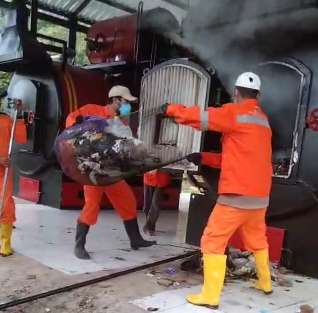 DLHK Polman Uji Coba Incinerator Ramah Lingkungan, Mampu Musnahkan Sampah  20 Ton Per Hari - Radar Sulbar