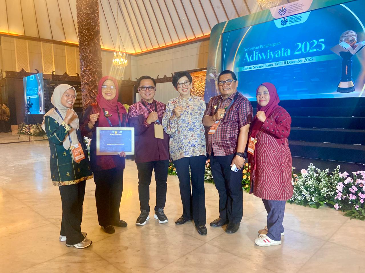 SMPN 5 Polewali Raih Penghargaan Adiwiyata Nasional 2025 - Radar Sulbar